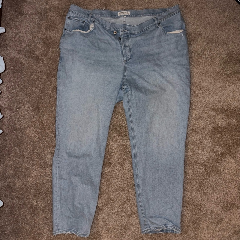 Abercrombie and Fitch Women’s Light Blue Curve Love Dad High Rise Jeans